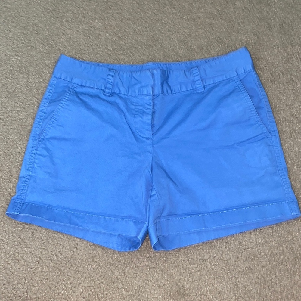 Vineyard vine khaki blue shorts. Size 2.